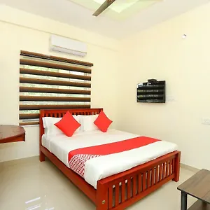 Oyo 37302 White Cort *** Kochi